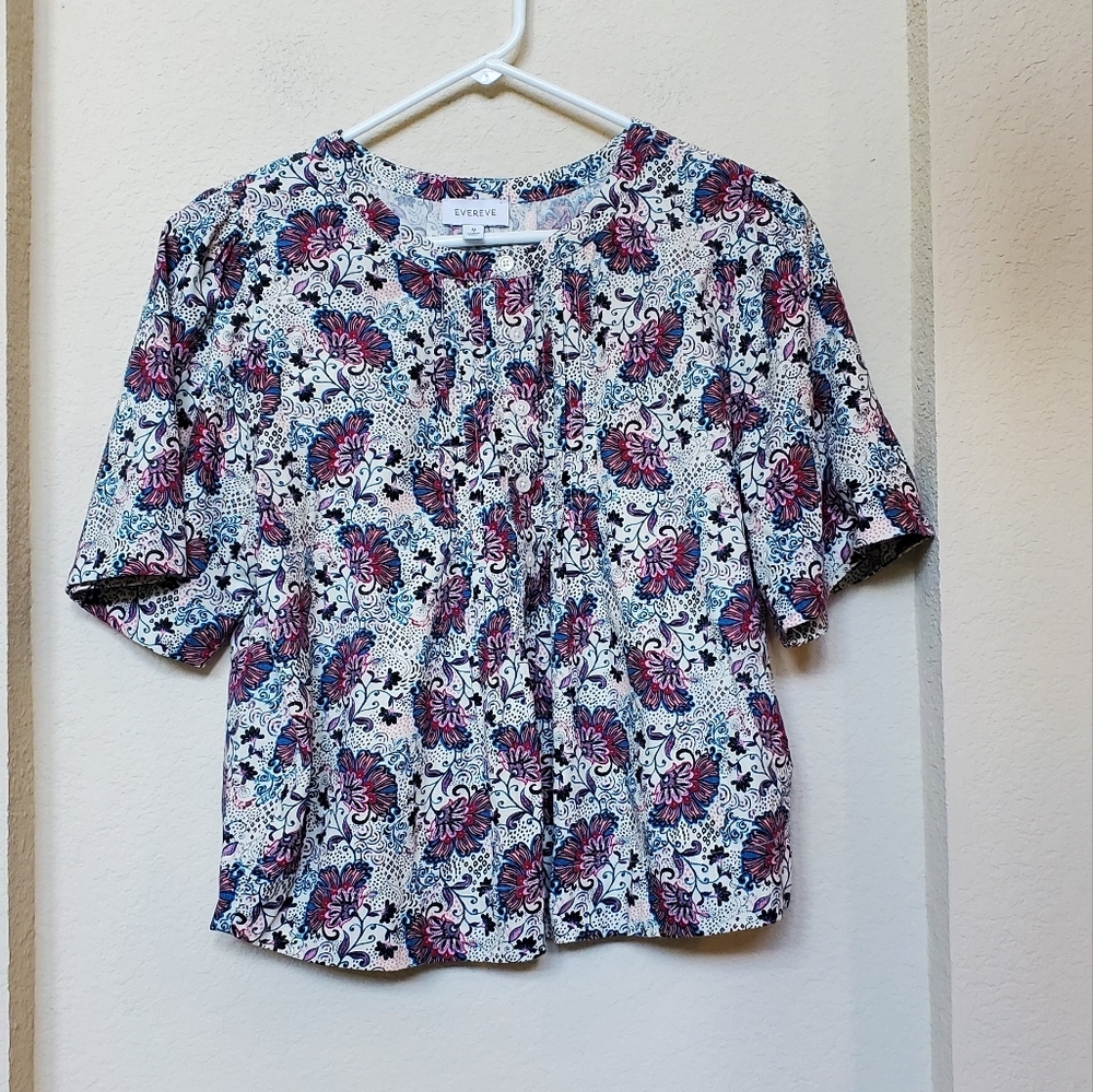 Evereve Lori Style Henley Pleated Floral Blouse.  Size Medium